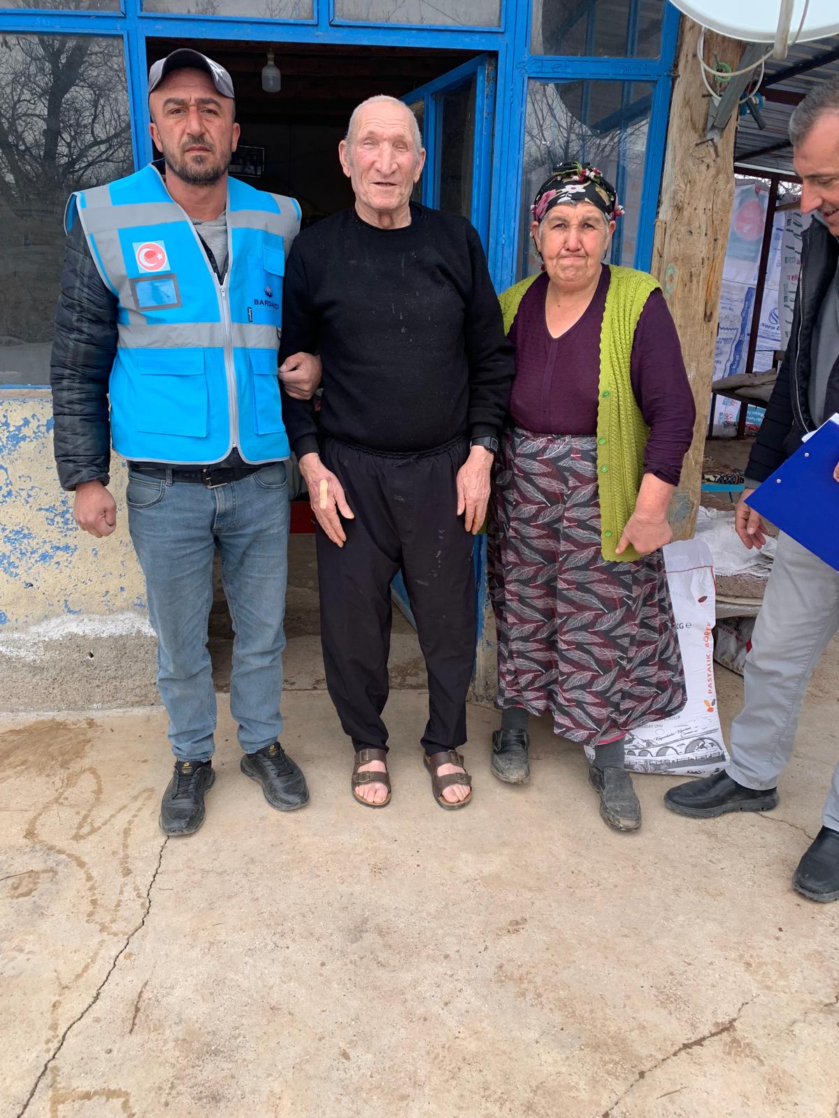 Dernek kurucularımız Ali Kaynar ve Bekir Kaynar’ın Akülü tekerlekli sandalye dağıtımından bazı kareler.