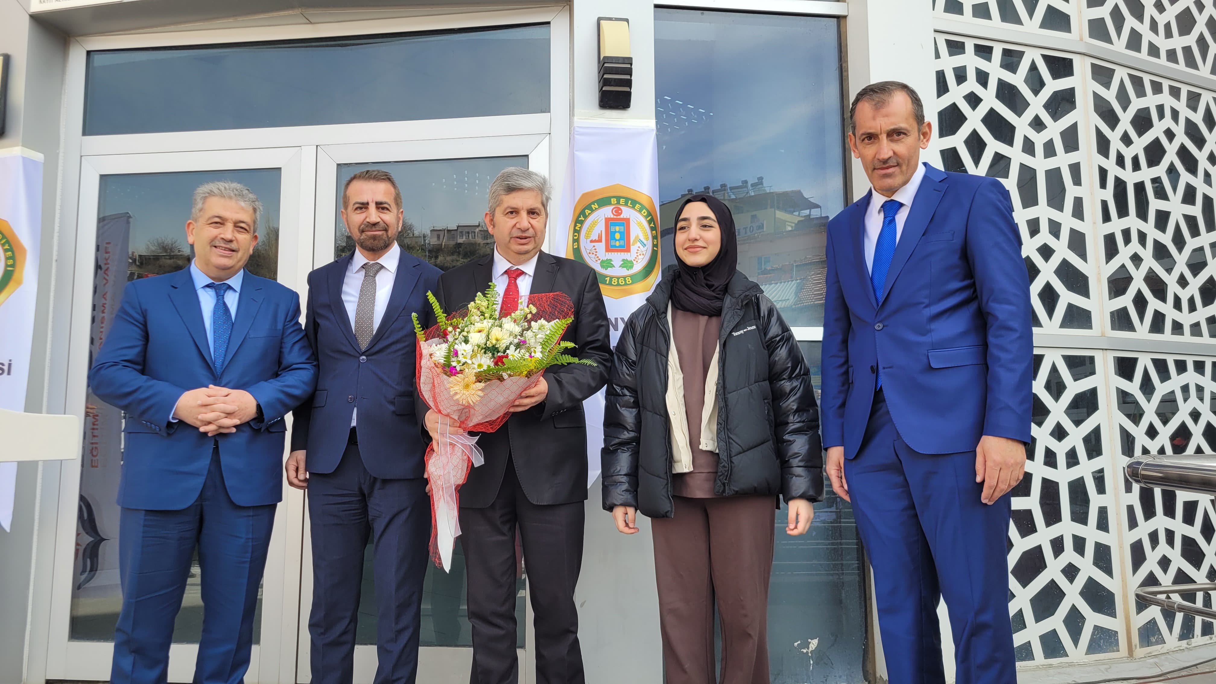 Dernek kurucularımız Ali Kaynar ve Bekir Kaynar’ın Akülü tekerlekli sandalye dağıtımından bazı kareler.