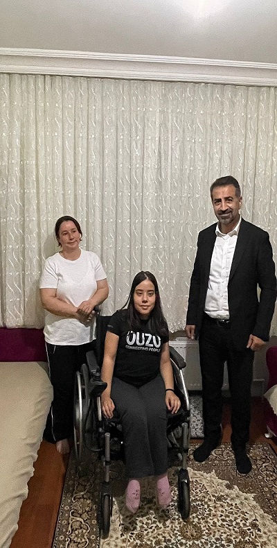 Dernek kurucularımız Ali Kaynar ve Bekir Kaynar’ın Akülü tekerlekli sandalye dağıtımından bazı kareler.