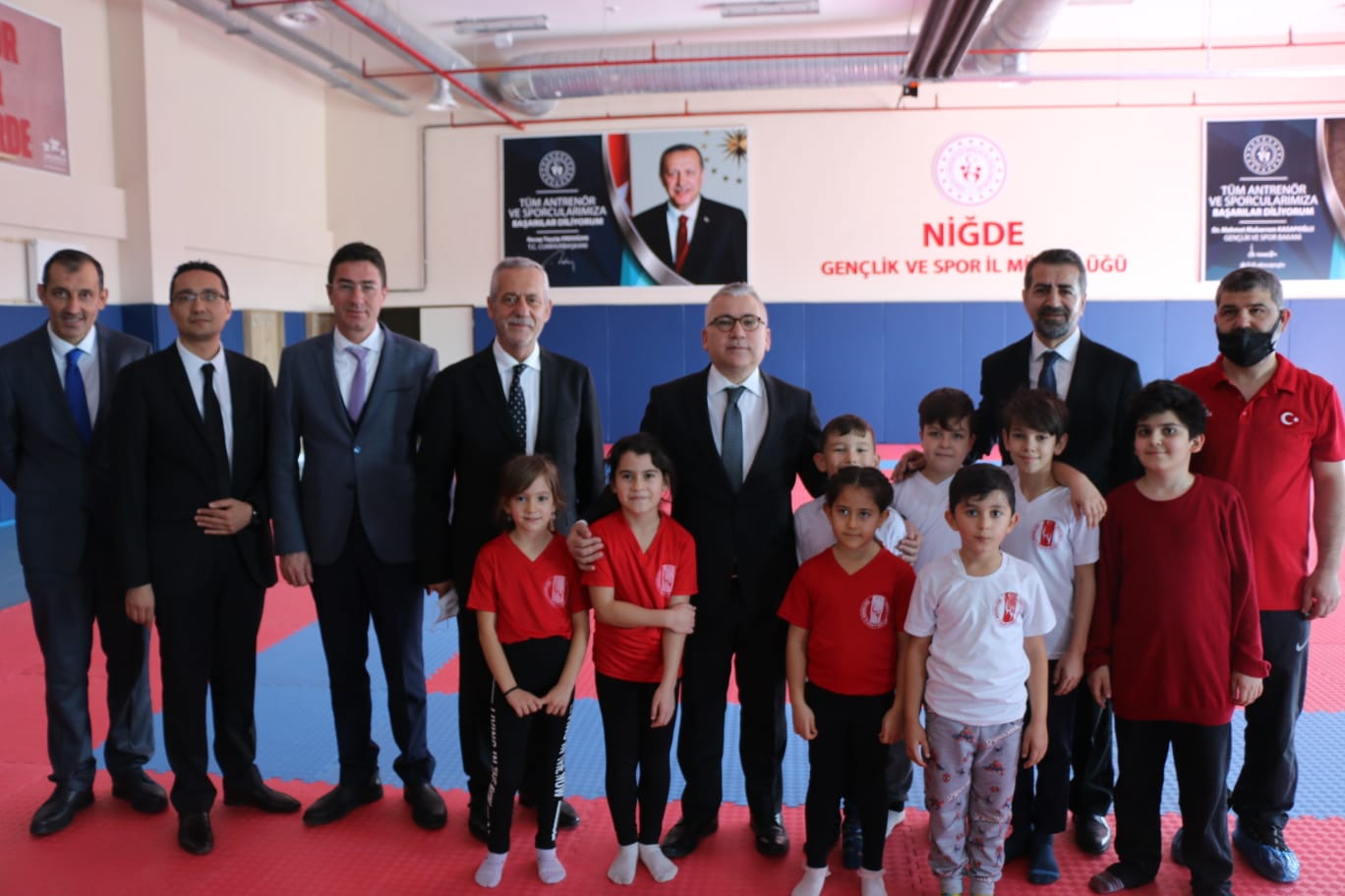 Dernek kurucularımız Ali Kaynar ve Bekir Kaynar’ın Akülü tekerlekli sandalye dağıtımından bazı kareler.